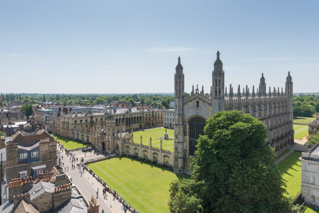 Cambridge es el líder mundial en enseñanza, aprendizaje y evaluación del inglés, considerada una de las mejores del mundo.