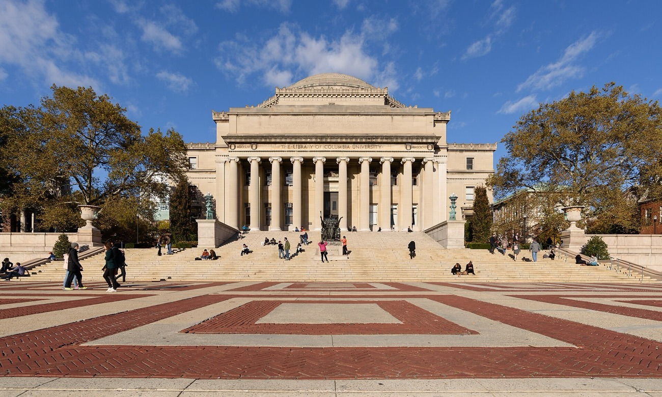 Low Memorial Library de la Universidad de Columbia en Nueva York, con su escalinata y plaza